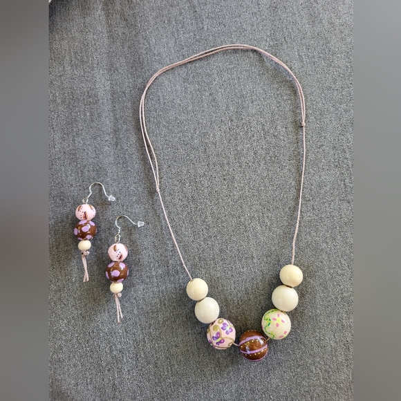New handmade Necklace and earrings set - Picture 4 of 7